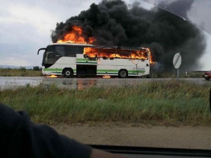 Avtobusu ildırım vurub – FOTO