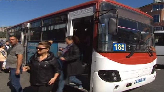Sürücülük vəsiqəsi yoxdur, avtobus idarə edir – Biabırçılıq - VİDEO