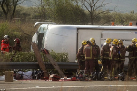 Yeniyetmələrin olduğu avtobus qəzaya düşdü: 16 ölü, 36 yaralı