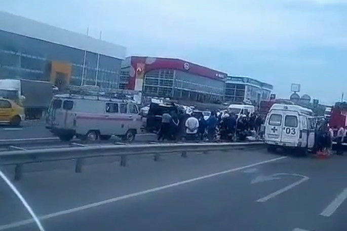 Azərbaycanlıların olduğu avtobus qəzaya düşdü: 13 yaralı - VİDEO