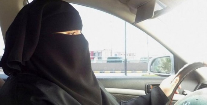 Omanın ilk qadın taksi sürücülərinə çəhrayı avtomobillər veriləcək