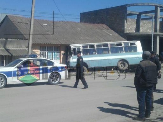 Sərnişin dolu avtobus mağazaya çırpıldı: 15 yaralı - FOTO