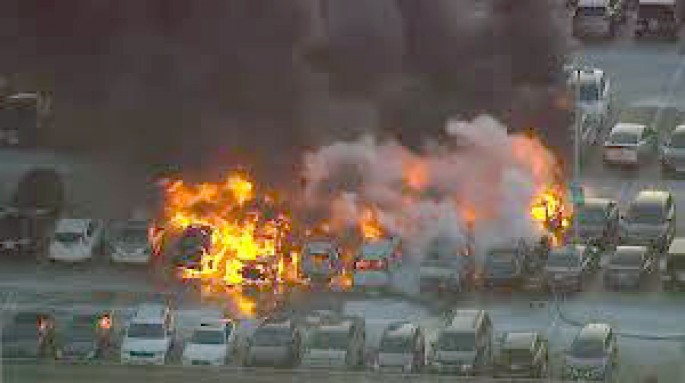 Hava limanının avtodayanacağında yağın: 17 avtomobil yandı - VİDEO