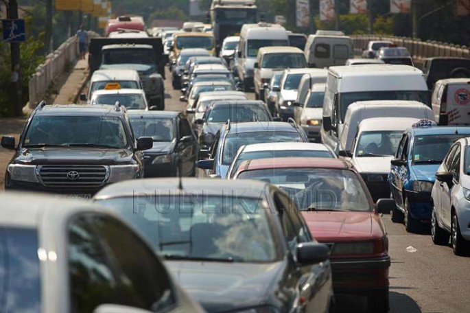 Moldovada sürücülər etiraz aksiyası keçirir - Benzinə görə