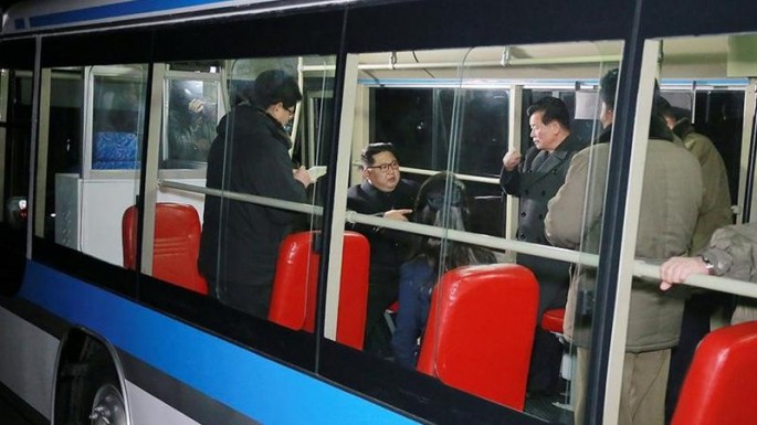 Diktatorun həyat yoldaşı ilə trolleybus gəzintisi - FOTO