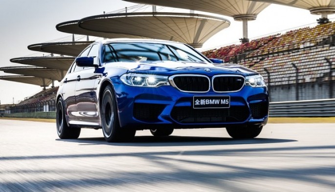 BMW M5 yeni rekorda imza atıb