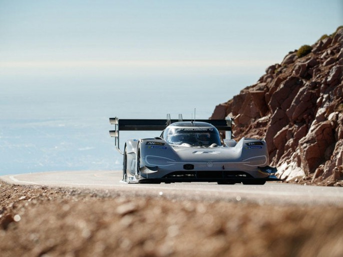 Dünyanın ən sürətli elektrikli yarış avtomobili