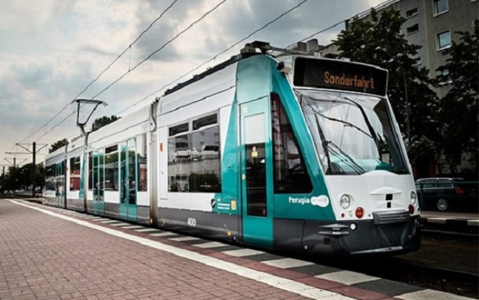 Dünyada ilk sürücüsüz tramvay nümayiş olundu - FOTO