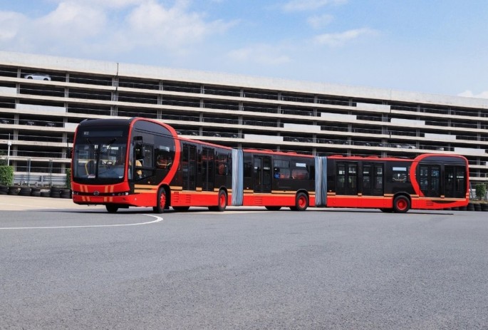 Ən uzun elektrikli avtobus təqdim edilib - Çində