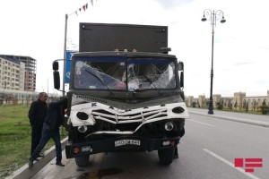 Sumqayıtda mikroavtobus "KamAZ"-a çırpılıb, 6 nəfər xəsarət alıb - FOTO