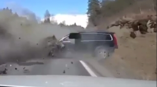 "Volvo" TIR-la toqqquşdu:  sürücünün burnu da qanamadı  - VİDEO
