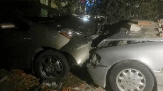 Bakıda avtomobil hasara, daha sonra maşına çırpılıb  - FOTO - VİDEO