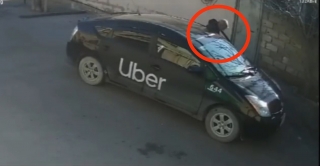 Bakıda taksi sürücüsündən küçədə tərbiyəsizlik  - VİDEO