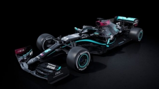"Formula 1":  "Mercedes" qara bolidlərini təqdim etdi