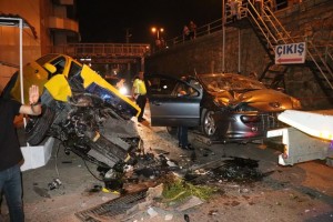 “Peugeot” 10 metrdən şadlıq sarayının girişinə düşdü: 2 nəfər yaralandı - FOTO