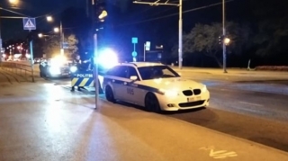 Xanım sürücü avtomobilini polis maşınına çevirdi  - VİDEO - FOTO