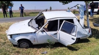 Azərbaycanda bir ayağı olmayan sürücü maşını aşırdı: ölən var   - FOTO