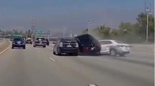 BMW öz yolu ilə gedən "Prius"u belə vurdu - ANBAAN VİDEO 