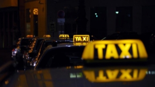 Taksi sürücüsündən sərnişinlərə: “Kondisioner istəyirsinizsə, əliniz cibinizdə olsun”   - VİDEO