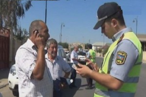 Polis saxladı, dostundan kömək istədi: Reyd – VİDEO