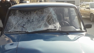 Hacıqabulda avtomobil 70 yaşlı qadını vurub 