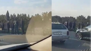 Bakı-Sumqayıt yolunda toqquşan avtomobillərdən biri dərəyə yuvarlanıb - VİDEO 