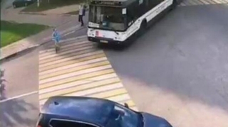 Avtobus məktəblini vurub öldürdü - Anbaan VİDEO 