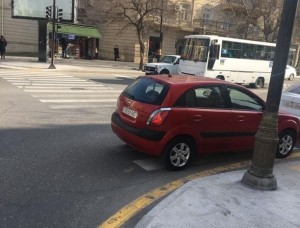 Bakıda sürücünün avtomobil parkinqi tənqid hədəfinə çevrildi – FOTO