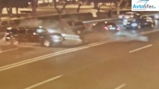 Başı telefona qarışan “Mercedes” sürücüsü qarşı yolda “Prado”nu belə vurdu  - VİDEO