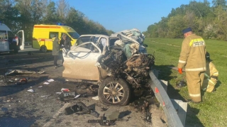 Əks yol çıxan “Toyota” yük maşını ilə toqquşdu:  4 nəfər ölüb - FOTO 