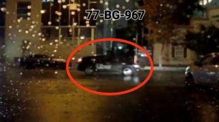 Taksi sürücüsü universitetin qarşısında "ruçnoy" çəkib oyun çıxardı - VİDEO