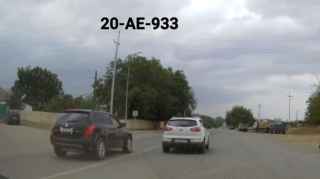 Əks yola çıxan sürücü iti vurmaqdan son anda qurtuldu - VİDEO