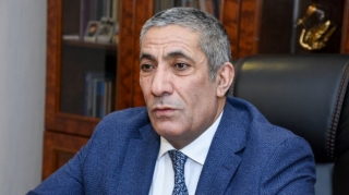 Siyavuş Novruzov deputatlara noutbuk verilməsini istəyib