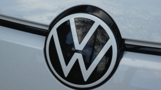 “Volkswagen” Rusiyadakı daha iki törəmə şirkətini satdı 