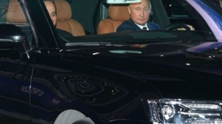 Vladimir Putinin yeni avtomobili nümayiş olundu - VİDEO 