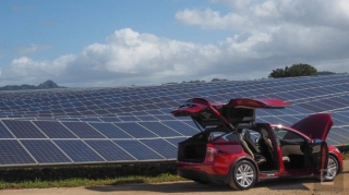 “Tesla” avtomobillərinə günəş enerjisi ilə yükləmə funksiyası əlavə edilib 