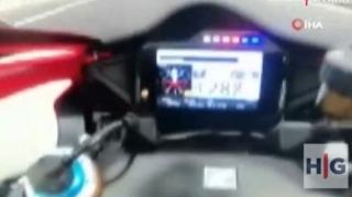 Saatda 300 kilometr sürətlə hərəkət edən motosikletçinin dəhşətli ölümü – VİDEO 