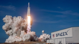 ABŞ gizli peykini dünyanın ən güclü raketi ilə kosmosa göndərdi - FOTO 