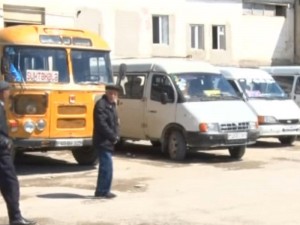 "2.70 əvəzinə 4 manat alır": Sərnişinləri ölümə daşıyan mikroavtobuslar – VİDEO