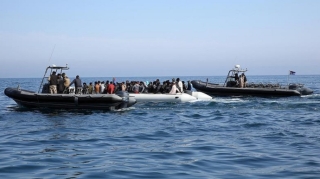 Qeyri-qanuni miqrantları daşıyan üç gəmi saxlanılıb 