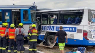 Elektriçka avtobusla toqquşdu;  10 nəfər yaralandı - FOTO + VİDEO 