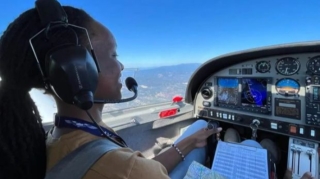 Türkiyədə təhsil alıb Ruandanın ən gənc qadın pilotu oldu - FOTO 