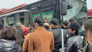 Deputat marşrut avtobuslarındakı sıxlıqdan şikayətləndi: Metro açılmalıdır 