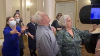 92 yaşlı qadınla 70 yaşlı kişi evləndi - VİDEO