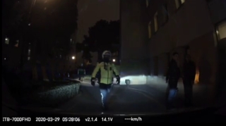 Sürücü yol polisinin bu hərəkətini videoya çəkib paylaşdı - VİDEO