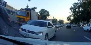 Xanım sürücü “protiv” getdi - az qala uşağı vurmuşdu - VIDEO