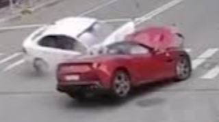 “Volkswagen” “Ferrari” ilə toqquşdu;  1 ölü, 2 yaralı - FOTO + VİDEO 