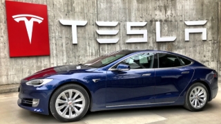 KİV:  Tesla sürücüləri aldadır