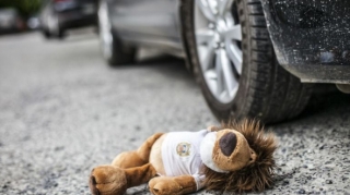 Abşeronda 4 yaşlı uşaq atasının avtomobilinin altında qaldı