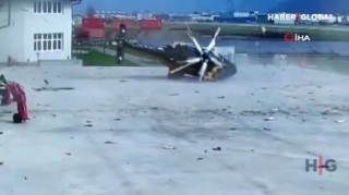 Havaya qalxmağa hazırlaşan helikopter parçalandı  - VİDEO